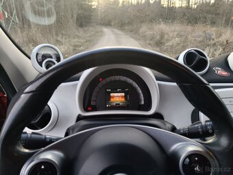 SMART forfour 1.0i duocolor 2015 – 4dv / 4 místa - 11