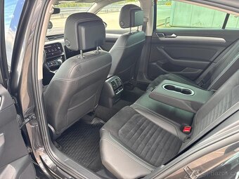 VW Passat B8 Sedan  Limuzín limuzína rok 2022 - 11