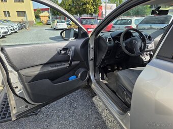 Nissan Qashqai 
2.0 i 7 míst 104KW Panorama - 11