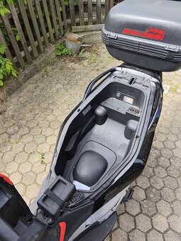 Aprilia sr Max 300 po stk,super stav - 11