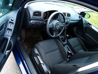 VW Golf 6 ▪ 1.6 75 kW ▪ Climatronic ▪ výhřev ▪ 2 sady kol ▪ - 11