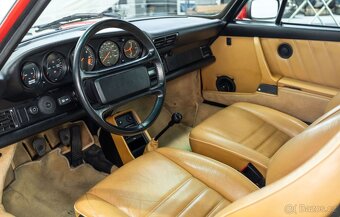 Porsche 911 3.2 Carrera z roku 1987 - 11