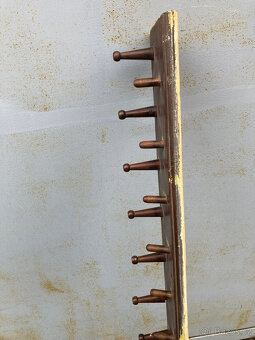 Věšák dřevěný nástěnný starožitný za 400 kč - 11