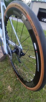 Nové, nejeté silniční, karbonové kolo švýcarské značky BIXS - 11