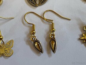 Naušnice ve zlaté barvě - 11