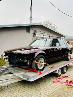 BMW E32 750i Brokatrot - 11