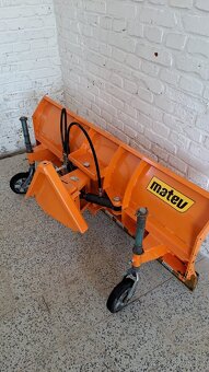 Prodám John Deere 2320 - 11