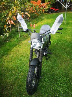 Brixton 125, nový, škrábanec na nádrži. - 11