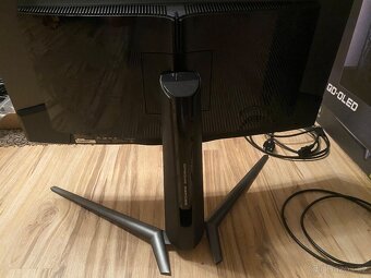 HERNÍ MONITOR 31.5" MSI MAG 321CUP QD-OLED - 11