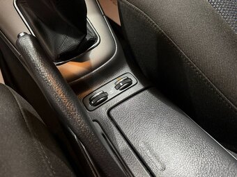 Toyota Avensis 1,8 i EXECUTIVE ČIDLA VÝHŘEV 2009 TOP STAV - 11