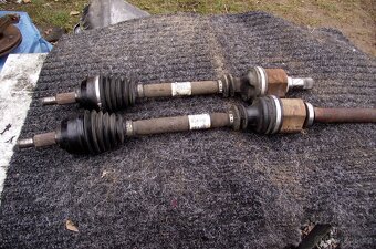 Renault Scénic , Mégane různé díly na motor. - 11