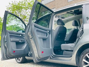 Volkswagen Touran 2.0TDI MANUÁL KAMERA VÝHŘEV TAŽNÉ HIGHLINE - 11