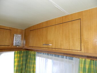 Dvouosý karavan Tabbert se stanem - 11