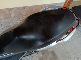 Yamaha Xmax 250, rok 2008, pěkný stav, Video, mohu dovézt - 11