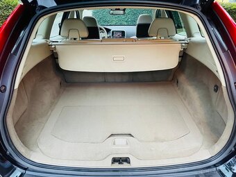 Volvo XC60 2.4 D5 4x4 5VÁLEC 158KW MANUÁL KAMERA TAŽNÉ - 11