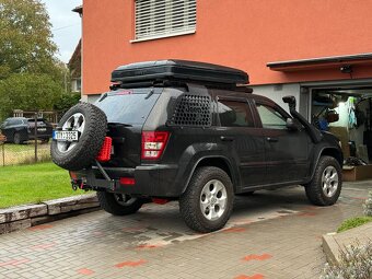 JEEP Grand Cherokee WK - naviják, 32 kola, zahrádka, světla - 11