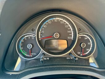 VW e-Up - 11