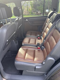 VW Touran Highline 2.0 TDI 7mist,Webasto,bixenony - 11