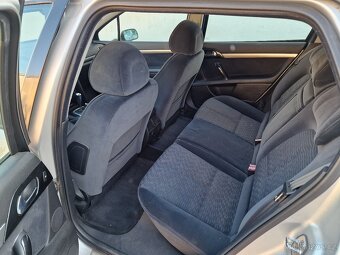 Peugeot 407 SW 2.0 HDi 100kW RHR panorama - 11