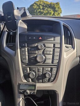 OPEL ASTRA J 2012 COMBI 1.6 + PLYN TAŽNÉ - 11