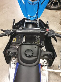 Mini snězny skutr yamaha srx 120 - 11