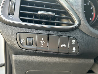 Hyundai i30 1,0T-GDi 78tis km 2018 - 11