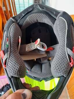 Prodám mx helmu AIROH - 11