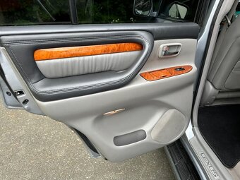 LEXUS LX470 - 11