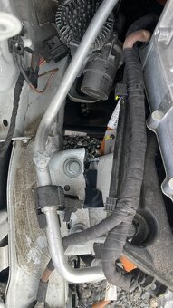 Volkswagen eUP 61kW 36kWh - havarovaný - pojízdný - 11