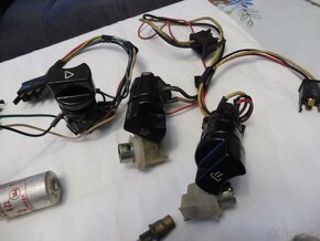 Různé části elektroinstalace k palubní desce Škoda 105/120 - 11