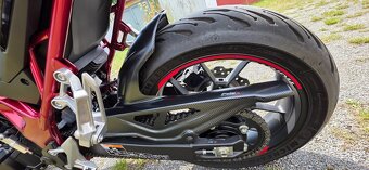 Honda CB 750 Hornet Rok 2023 najeto pouze 8900km - 11