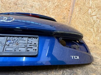 VÍKO KUFRU PÁTÉ DVEŘE AUDI A1 8X LX5Q - 11