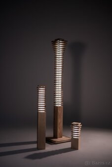 Ručně vyráběná dřevěná lampa z jasanu – design, atmosféra, t - 11
