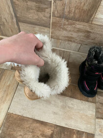 Dvoje dívčí zimní boty (Alpine Pro 24 a válenky), odrážedlo - 11