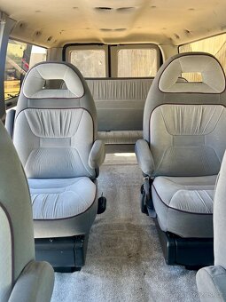 V10,  Ford E350, obsah  6,7 litru, 7 místné - 11