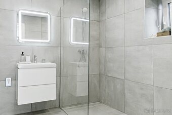 Prodám zrekonstruovaný rodinný dům v Týnci nad Labem - 11