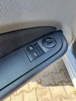 FORD FOCUS 1,6 16V - 11