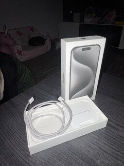 iPhone 15 pro 128GB bílý Titan - 11