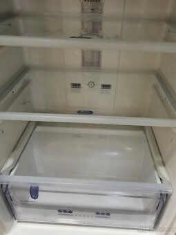 Whirlpool – IKEA velká lednice, výrobník ledu - 11