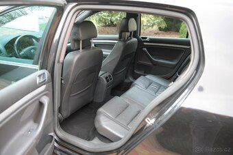 VW Golf R32 Manual - original stav - kosmetické vady - 11