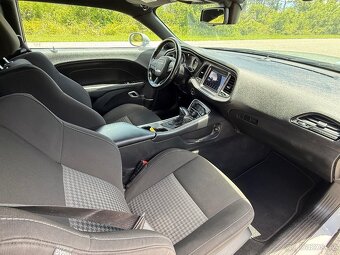 Dodge Challenger R/T 5.7 Hemi - 11