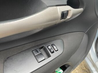 Toyota Auris 1.4 2008 - 11