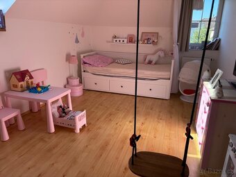 Samostatně stojící rodinný dům 284 m2 na pozemku 687 m2. - 11