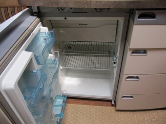 Prodám karavan Hobby 460 ufe,r.v.2010 + mover + předstan - 11