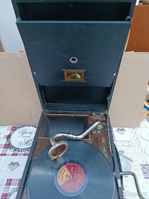 Starý gramofon His Masters voice - 11