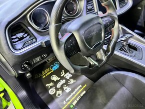 Dodge Challenger SRT 6,4 scat pack - 11