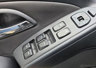 Hyundai ix35 2.0-4x4-TAŽNÉ 2t-POLOKŮŽE - 11