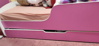 Nábytek do dětského holčičího pokoje s motivem zamilovaných - 11