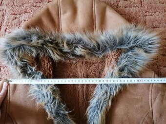 Dámský kožich s kapucí - 11