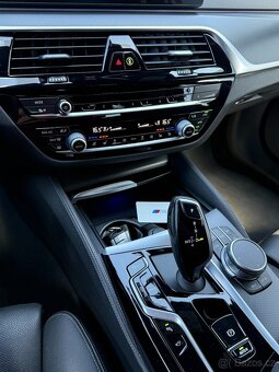 BMW rad 5 Touring 530d xDrive Mpaket LED+ 360 cam Webasto - 11